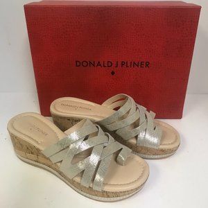Donald  J Pliner Salma-VM Gold Wedge